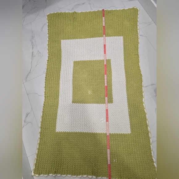 Green and White Knit Blanket - Picture 4 of 6